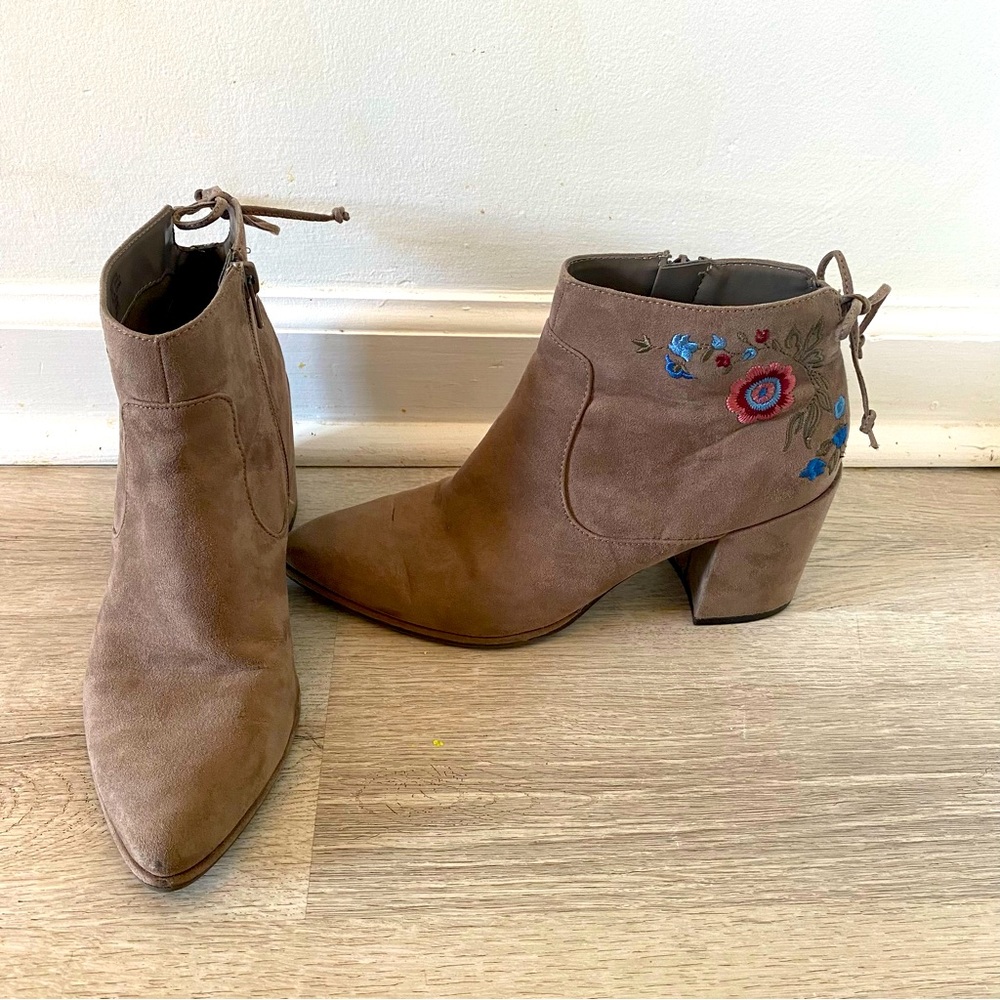 Unisa Block Heel Flower Embroidered Suede Boots Bootie 7.5 Bohemian Brown